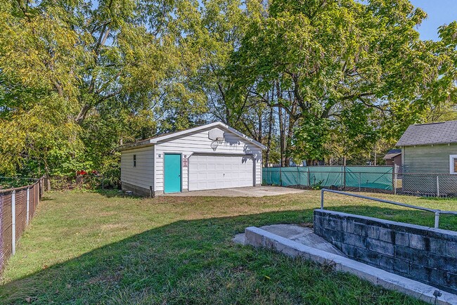 Building Photo - Newly Renovated Home in Kalamazoo