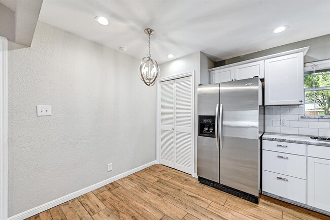 Building Photo - 9403 Longvale Dr