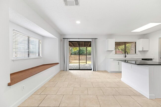 Building Photo - 16031 Watering Point Dr