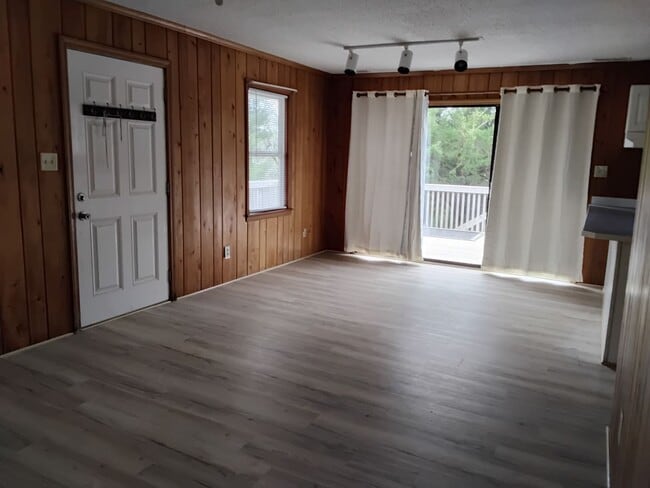 Building Photo - Single Family home in Emerald Isle