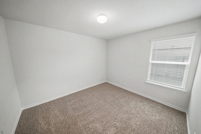 Building Photo - Like-New Cibolo Home with Flexible Living Space - Realtor Commission: $500