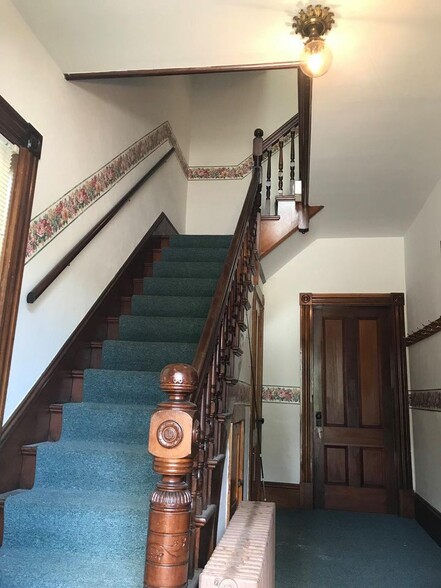 Building Photo - 502 Main St