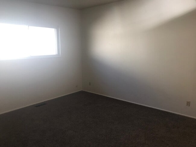 Building Photo - 540 E 200 N