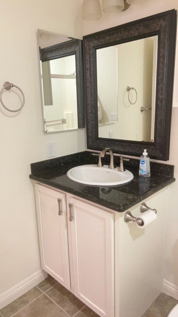 Building Photo - Unfurnished - Upgraded Condo -The Bluffs a...