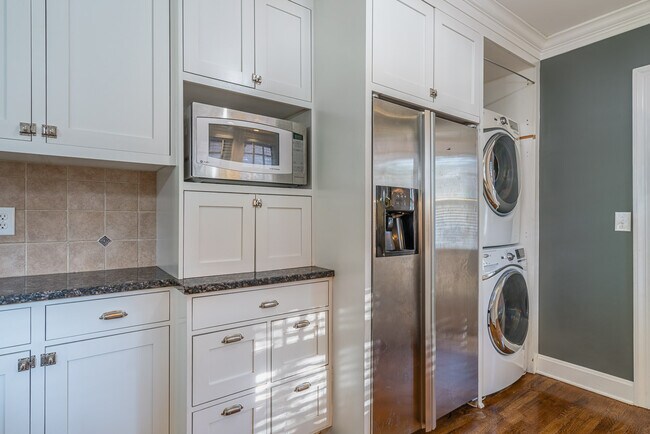 Building Photo - 1876 Crump Ave