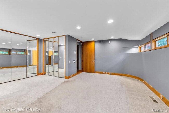 Building Photo - 5760 Snowshoe Cir