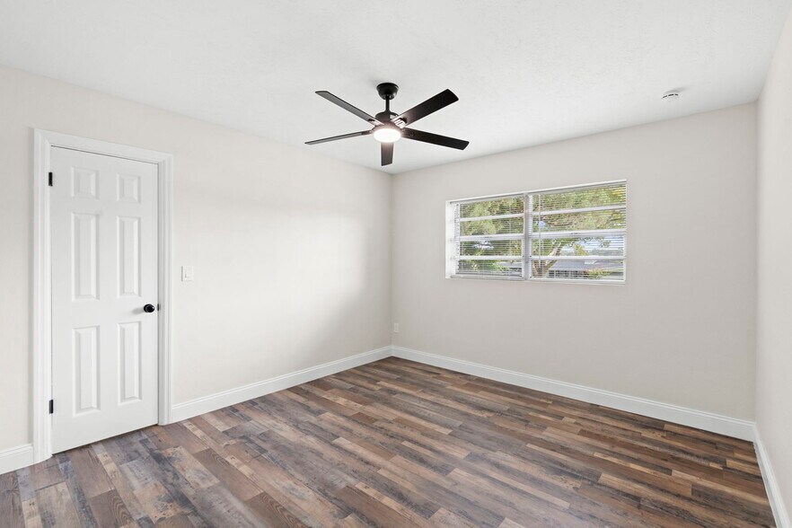 Building Photo - 505 Lake Shore Dr