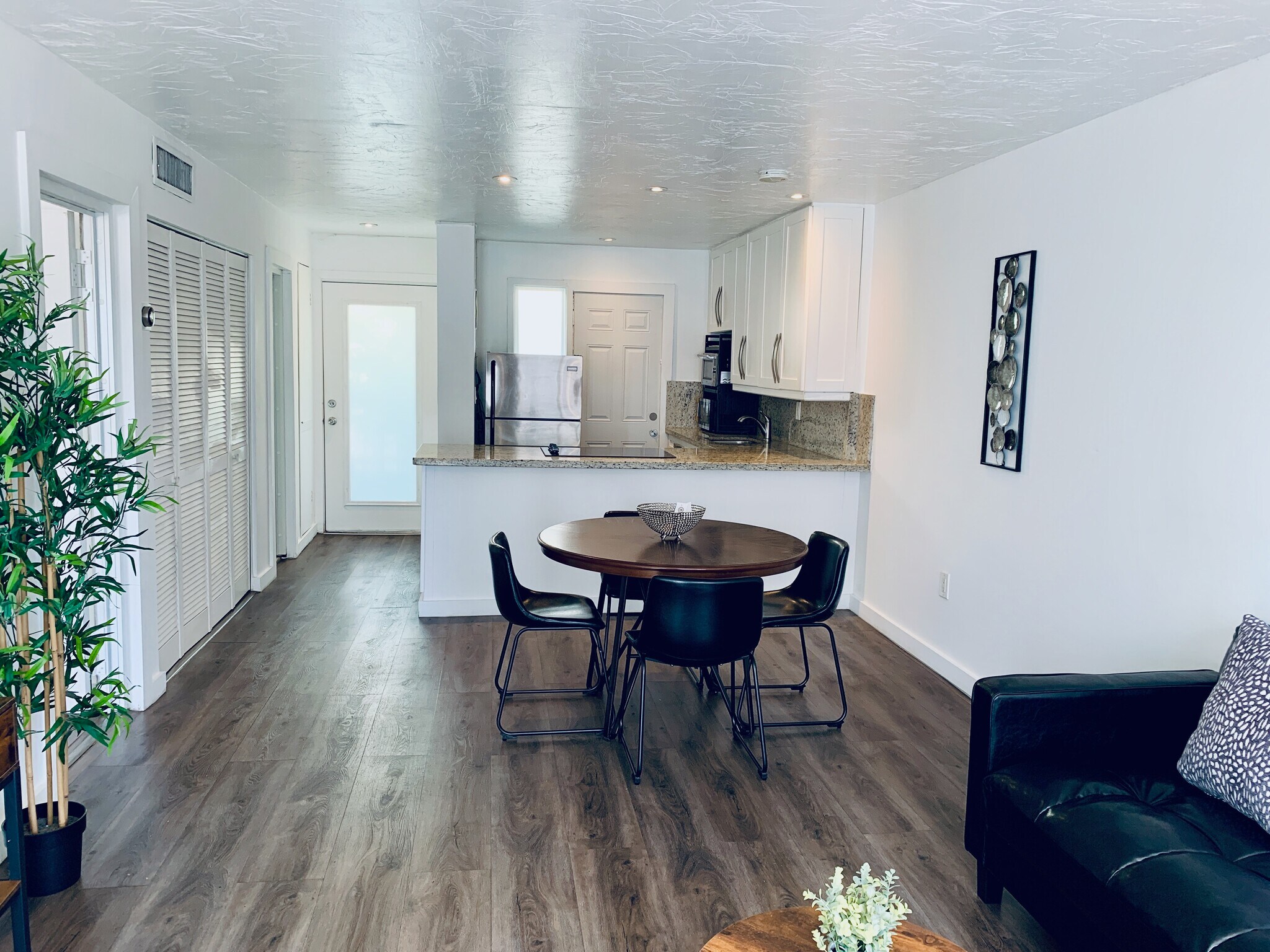 Building Photo - 528 Meridian Ave