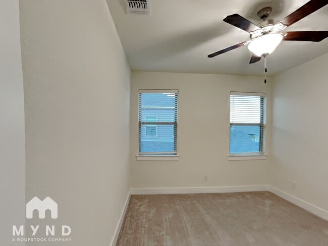Building Photo - 407 Parkline Dr