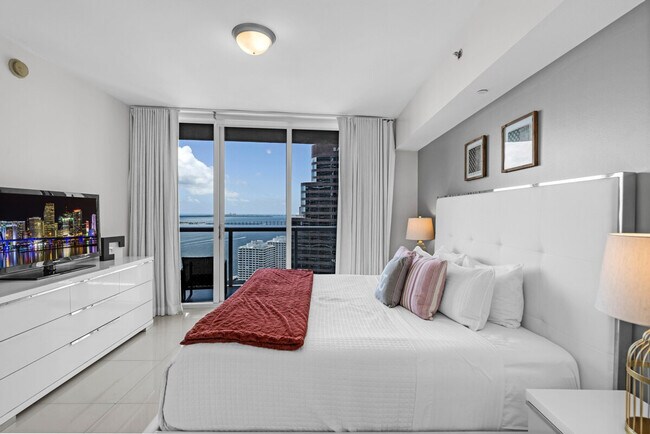 Building Photo - 485 Brickell Ave