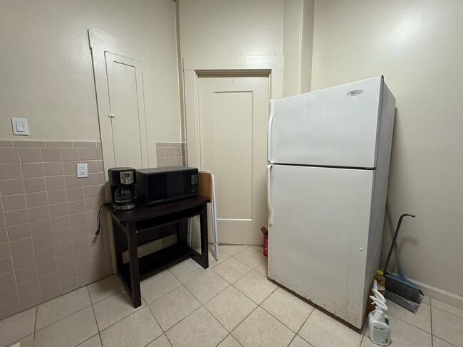 Shared kitchen includes refrigerator and microwave - 453 20th Ave