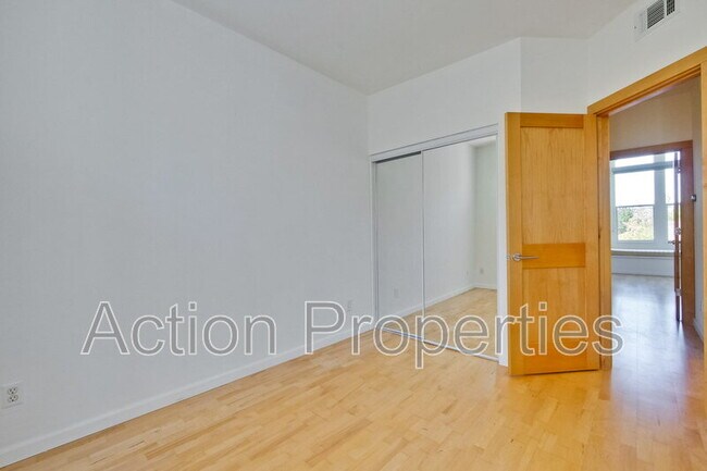 Building Photo - 158 Holly Ct