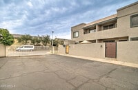 Building Photo - 2311 E Hartford Ave