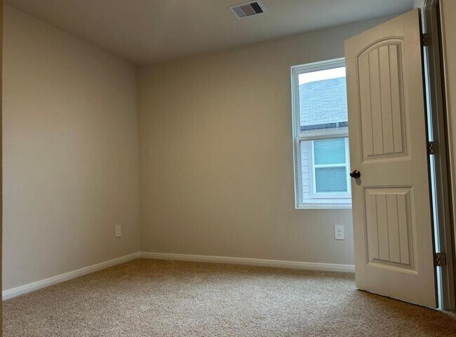 Building Photo - 1313 Camden Ln