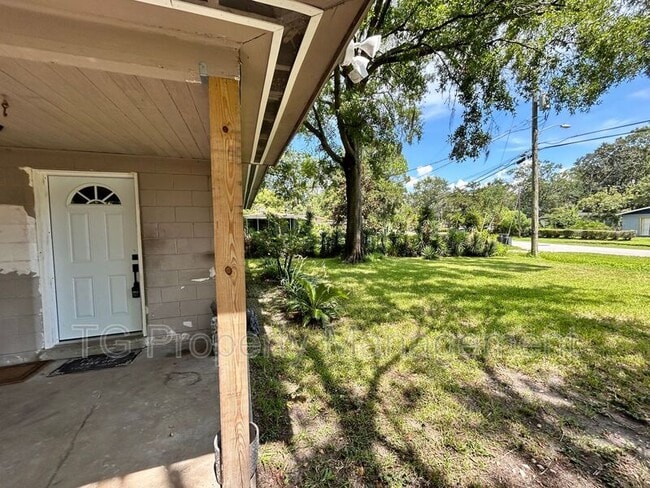 Building Photo - 3561 Centerhill Dr N