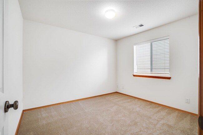 Building Photo - Spacious 5-Bed Bethany Home with Solar, A/C & Private Wooded Setting — Available Now!