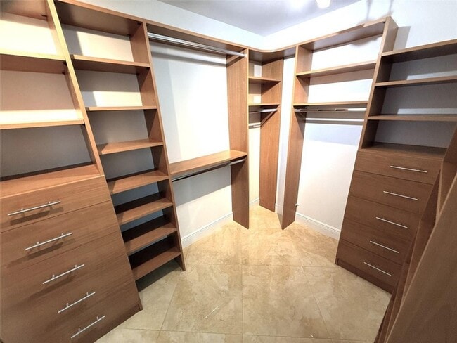 Building Photo - 101 S Fort Lauderdale Beach Blvd