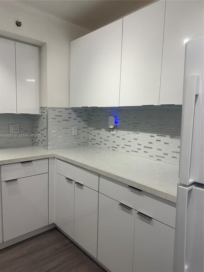 Building Photo - 2120 W Flagler St