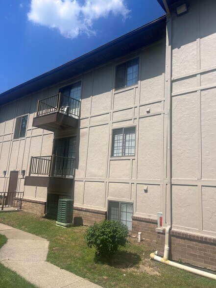 Building Photo - Tudor Arms