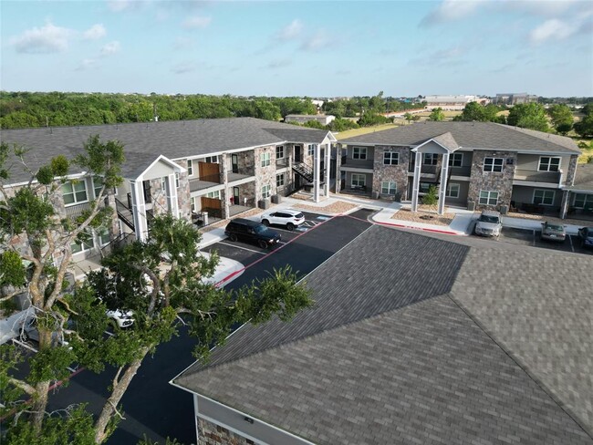 Building Photo - 501 Horseshoe Dr