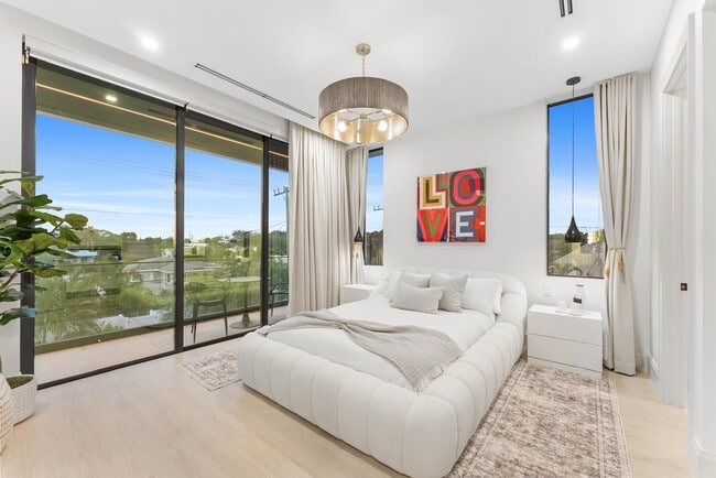 Building Photo - 220 S Swinton Ave