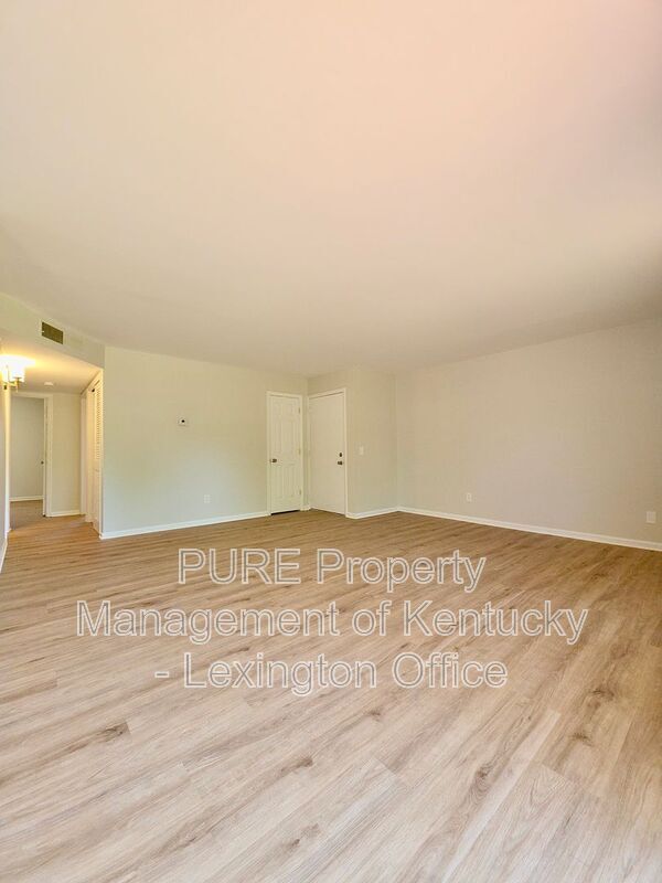 Building Photo - 122 Sycamore Ct