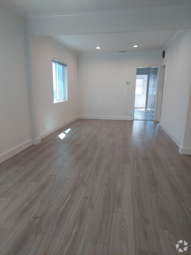Building Photo - Discover Modern Living in Glendale's Newes...