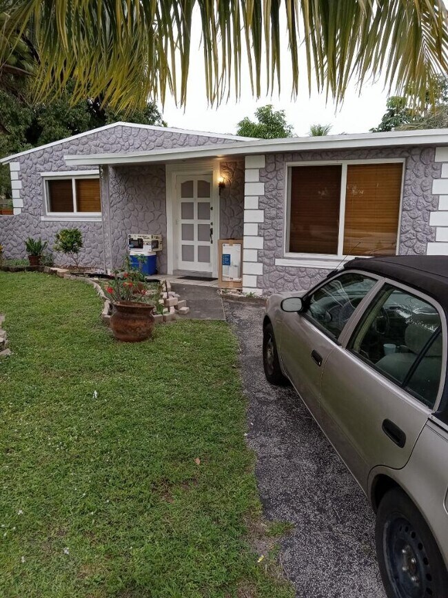 Building Photo - 2690 NW 59th Ave