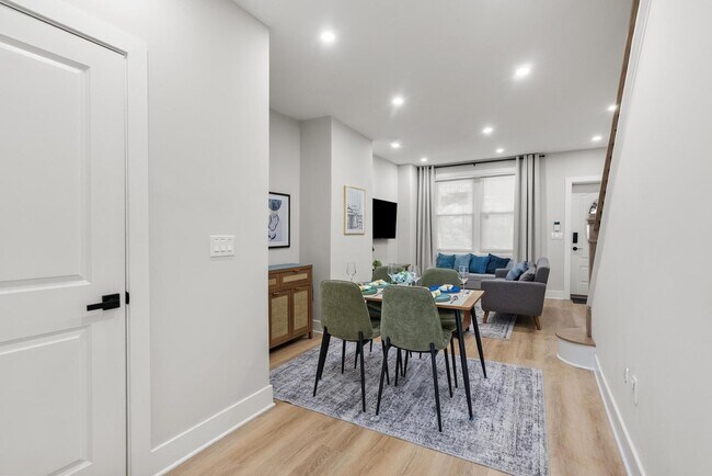 Building Photo - Luxurious 3-Bedroom Townhome in Point Breeze! Available NOW!