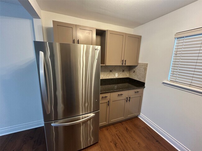 Building Photo - 5612 Grover Ave