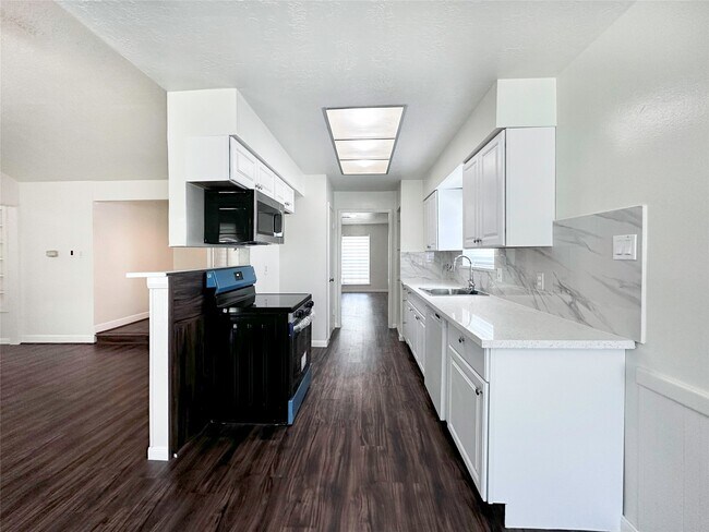 Building Photo - 9270 Theysen Dr