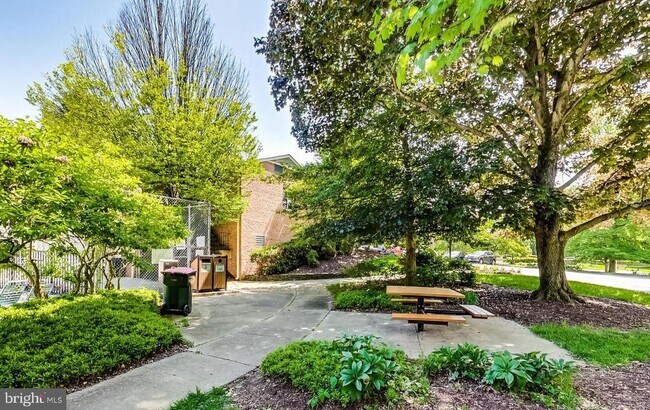 Building Photo - 10301 Montrose Ave