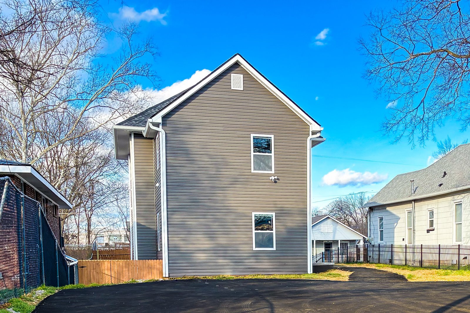 Building Photo - 2312 E 14th St
