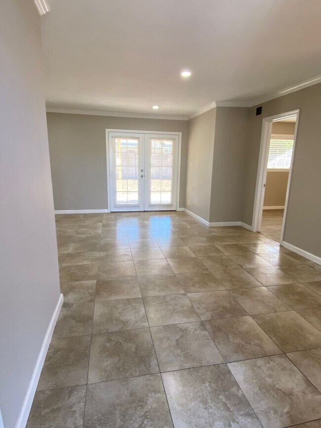 Building Photo - 4 Bedroom in Simi Valley