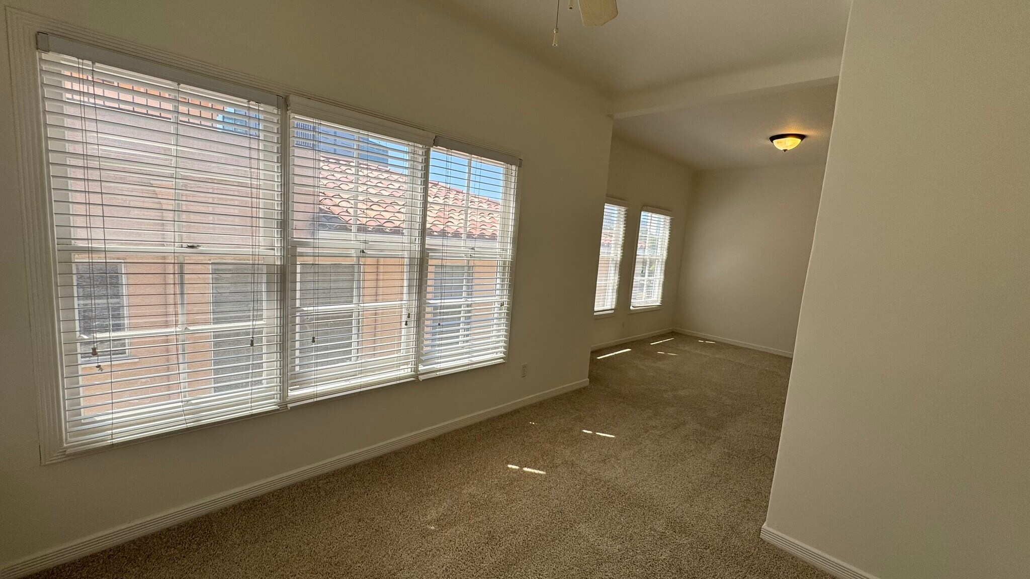 Building Photo - 10816 3/4 Lindbrook Dr