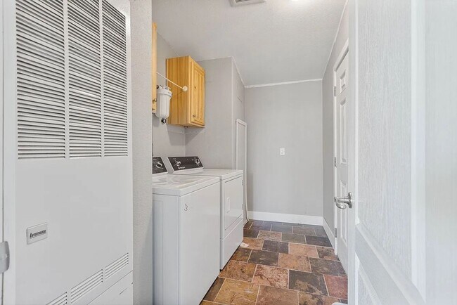 Building Photo - Country Oasis – Flexible Rental in Rexburg...