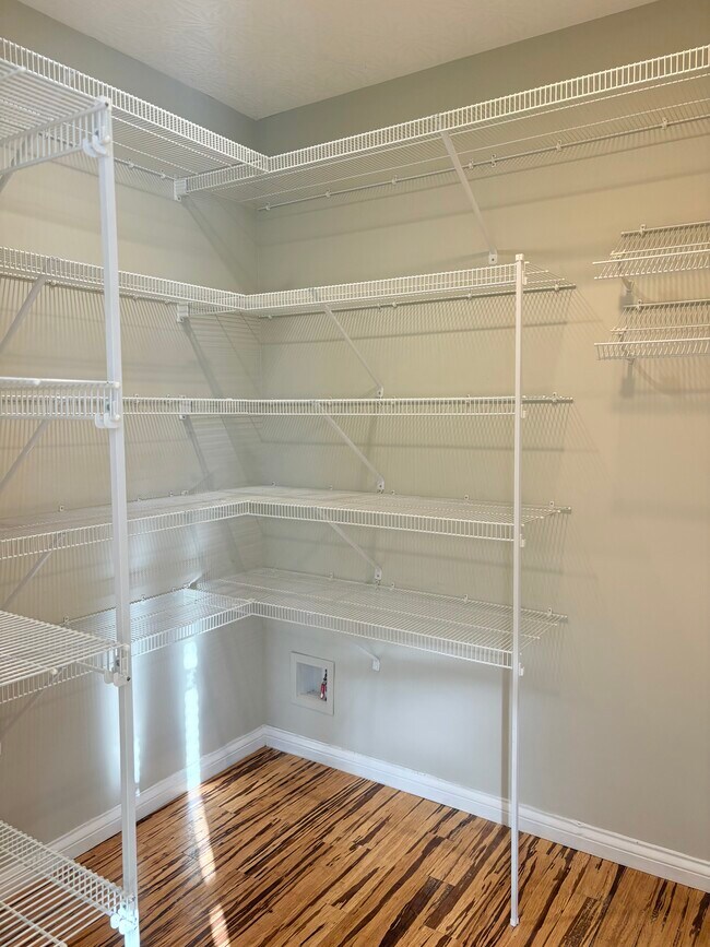 Building Photo - 968 Brookwood Dr