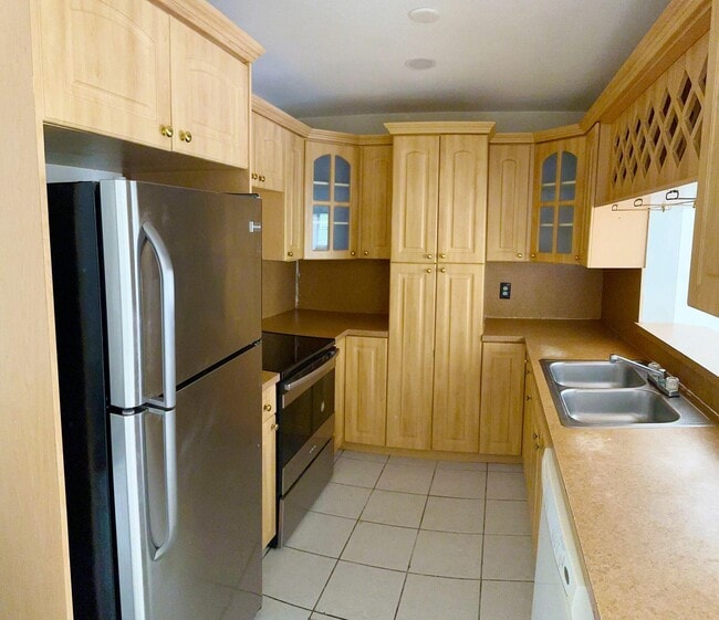 Building Photo - 1561 NE 109th St