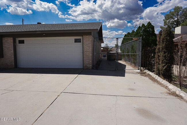 Building Photo - 3311 Drumond Rd