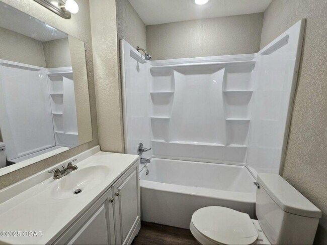 Building Photo - 427 E BJ Tunnell Blvd