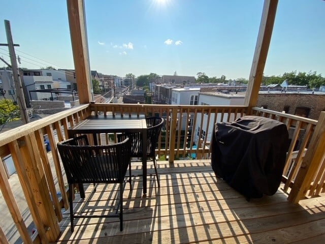 Building Photo - 3548 N Racine Ave