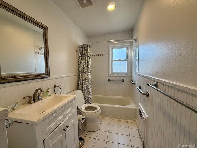 Building Photo - 518 W Olive St