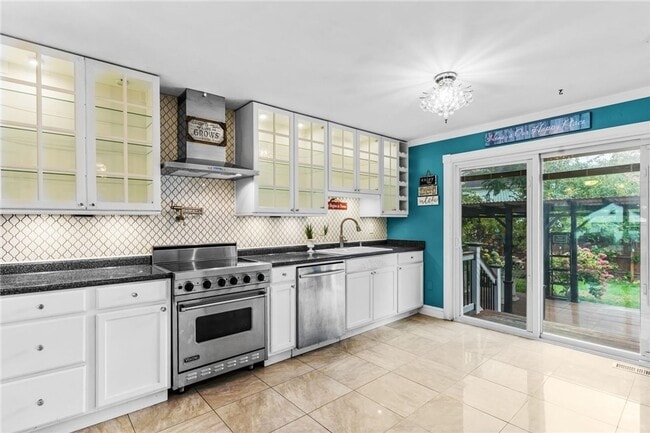 Building Photo - 45-47 Clym Street