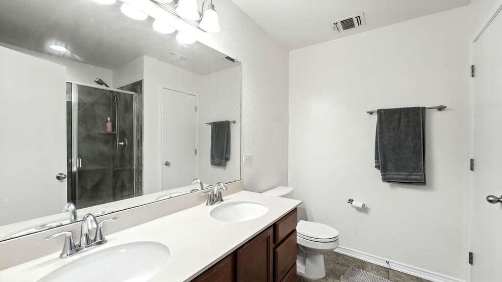 Building Photo - 208 Gatewood Clf