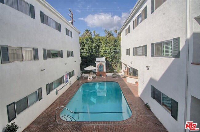 Building Photo - 521 Montana Ave