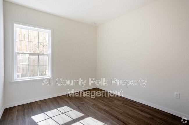 Building Photo - 915 Ariana St