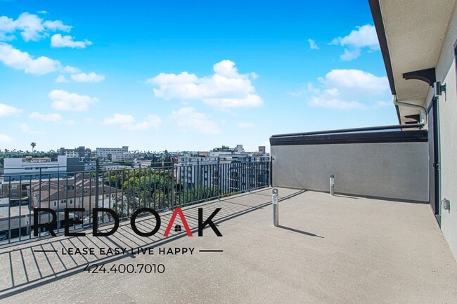 Building Photo - 856 S Gramercy Dr