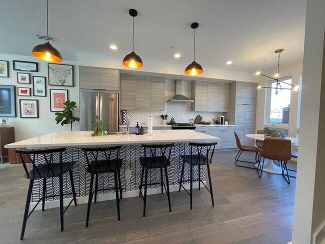 Building Photo - Modern 2BR + Office Townhome with Rooftop Deck in Prime Sunnyside/Highlands Location