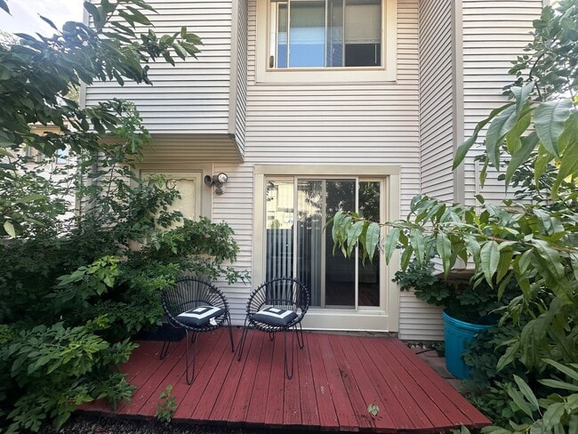 Building Photo - 1030 Emerald Dr