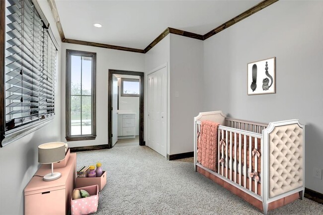 Building Photo - 5403 E river Dr